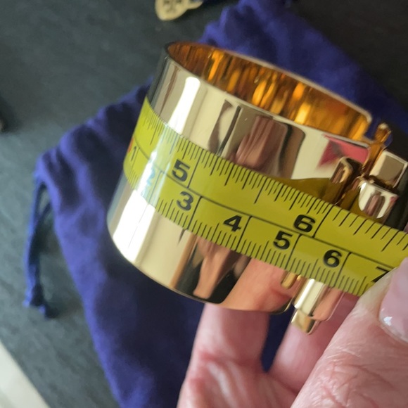 Tory Burch Tortoise shell and gold emblem cuff - Picture 16 of 16